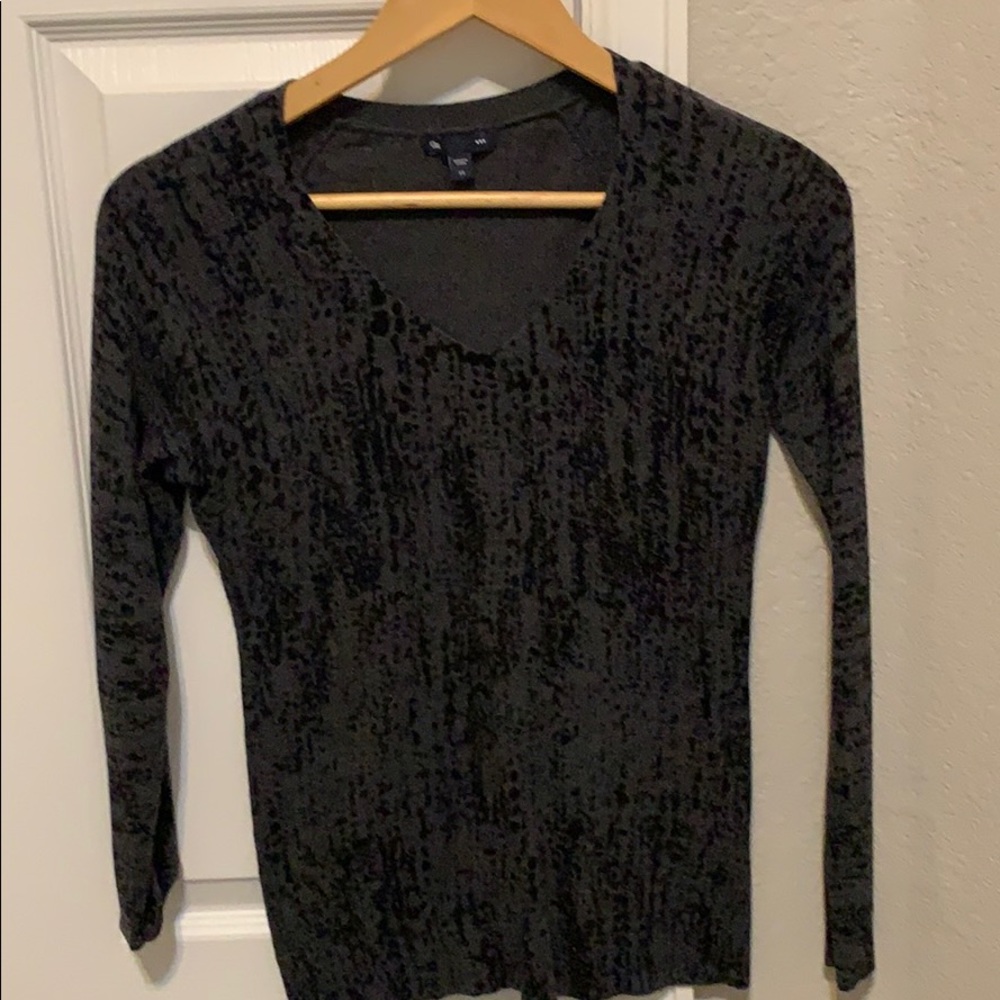 Gap sweater